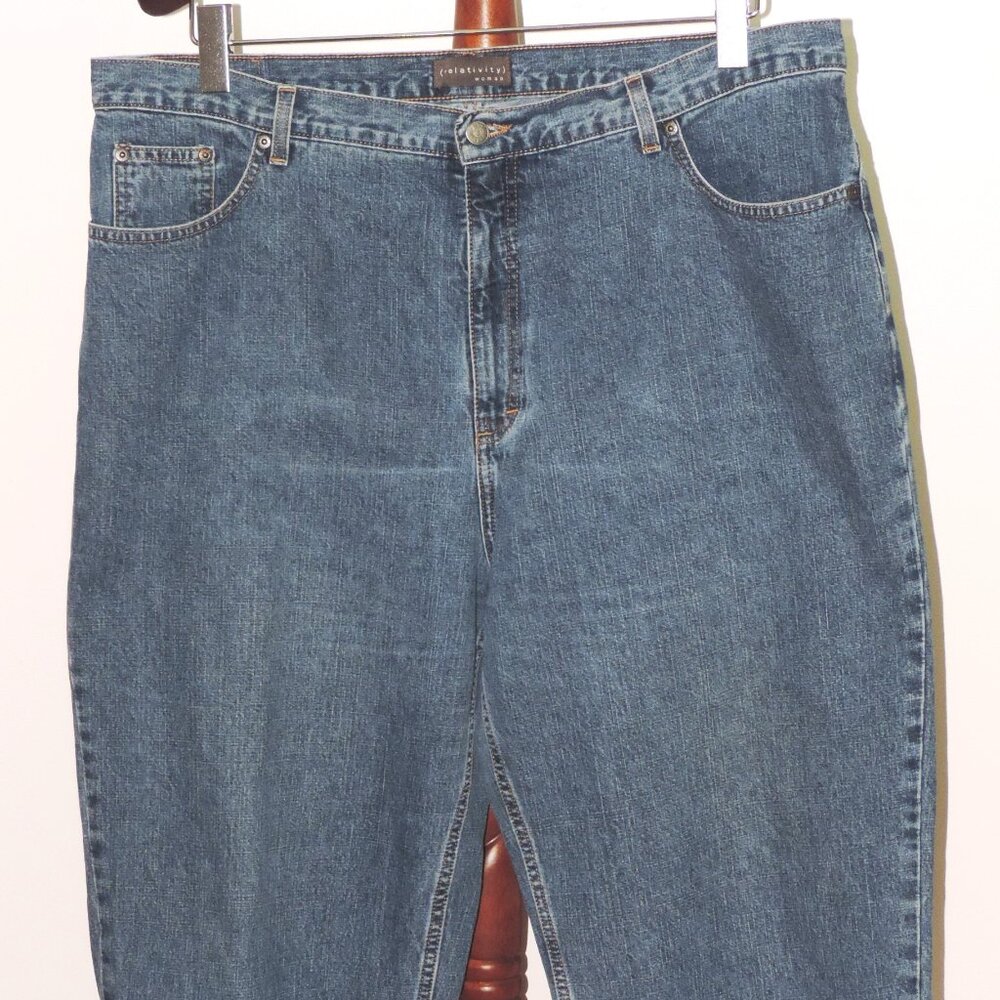 Relativity Woman Tapered Leg Cropped Denim Jeans